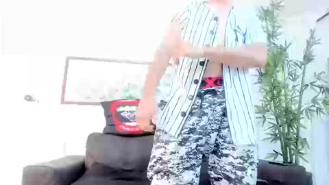 logansmithh01 online show from September 20, 2025, 1:45 pm