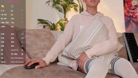 Snapshot of logantwink18 chatting on February 13, 2026, 1:18 pm logantwink18 online show from February 13, 2026, 1:18 pm