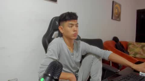 Snapshot of logantwink18 chatting on March 3, 2026, 3:18 pm logantwink18 online show from March 3, 2026, 3:18 pm