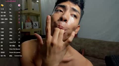 Snapshot of logantwink18 chatting on March 25, 2026, 2:12 pm logantwink18 online show from March 25, 2026, 2:12 pm