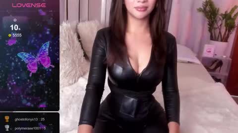 Snapshot of loisewilliams chatting on November 14, 2025, 4:00 am Mistress L online show from November 14, 2025, 4:00 am