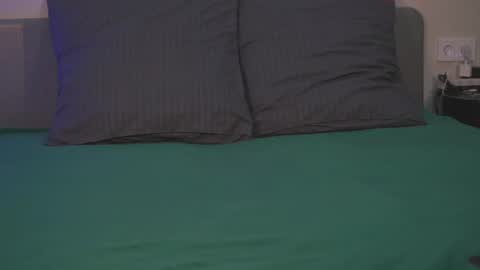 LoisVacation time  online show from February 9, 2025, 6:11 am