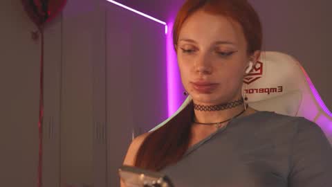 LoisVacation time  online show from October 21, 2025, 8:20 pm