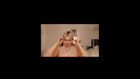 Snapshot of lola_anderson chatting on April 23, 2026, 5:41 am Lola online show from April 23, 2026, 5:41 am