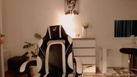 Snapshot of lola_anderson chatting on April 25, 2026, 1:41 pm Lola online show from April 25, 2026, 1:41 pm