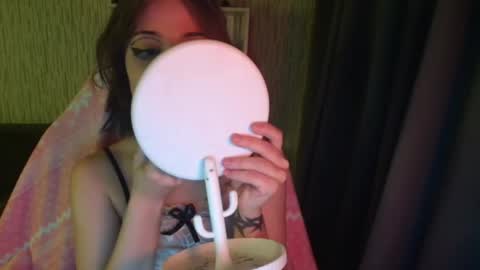 lola online show from January 3, 2025, 4:11 am