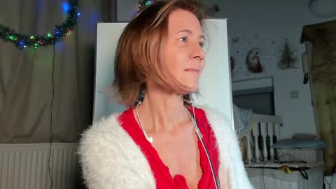 lola_belgium online show from December 11, 2024, 3:05 pm