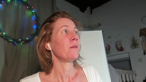 lola_belgium online show from December 12, 2024, 8:10 pm