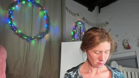 lola_belgium online show from December 13, 2024, 4:27 pm