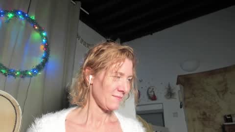 lola_belgium online show from December 30, 2024, 8:15 pm