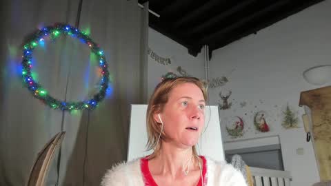 lola_belgium online show from January 1, 2025, 8:58 pm