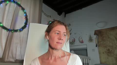 lola_belgium online show from January 2, 2025, 1:19 pm