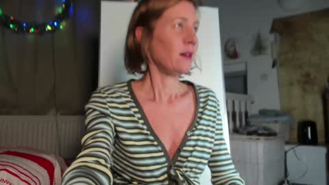 lola_belgium online show from January 6, 2025, 6:31 pm