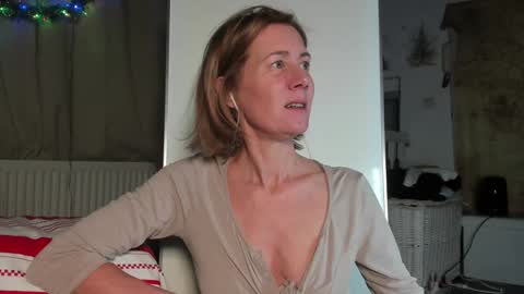 lola_belgium online show from January 9, 2025, 6:26 pm