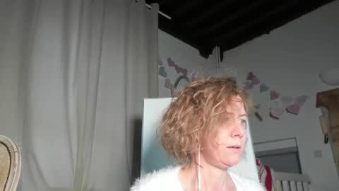 lola_belgium online show from February 9, 2025, 3:56 pm