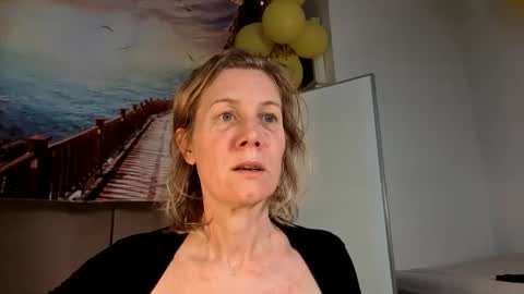 lola_belgium online show from May 11, 2026, 2:45 pm