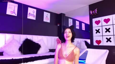 Lola online show from March 6, 2025, 1:24 pm