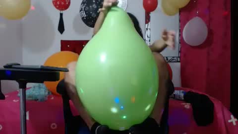 lola_fiery online show from December 23, 2024, 11:06 pm