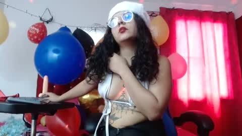 lola_fiery online show from December 28, 2024, 5:35 pm