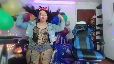 lola_fiery online show from December 30, 2024, 5:44 pm