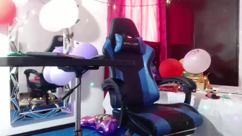 lola_fiery online show from February 12, 2025, 2:32 pm