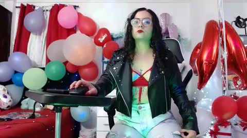 lola_fiery online show from February 13, 2025, 4:11 am