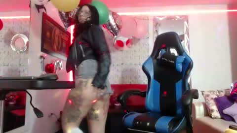 lola_fiery online show from February 24, 2025, 12:48 pm