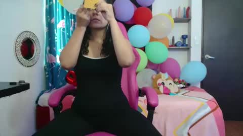 lola_fiery online show from September 10, 2025, 1:11 pm