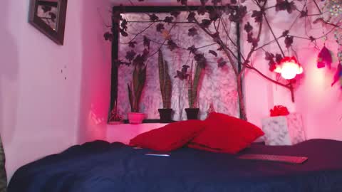 lola_foox online show from December 4, 2025, 7:00 pm