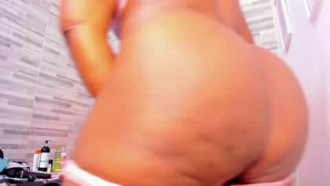 Snapshot of lola_hornei chatting on February 21, 2025, 2:27 pm Lola online show from February 21, 2025, 2:27 pm