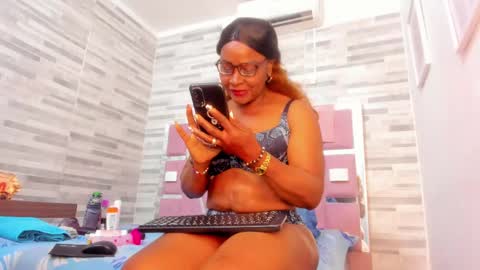 Snapshot of lola_hornei chatting on February 27, 2025, 2:21 pm Lola online show from February 27, 2025, 2:21 pm