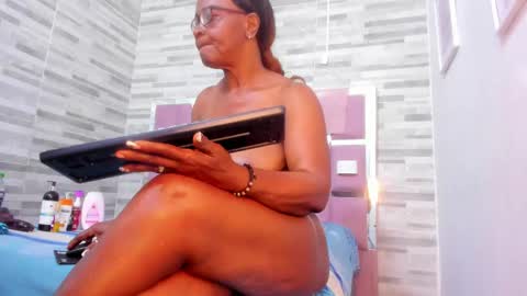 Snapshot of lola_hornei chatting on March 1, 2025, 2:34 pm Lola online show from March 1, 2025, 2:34 pm
