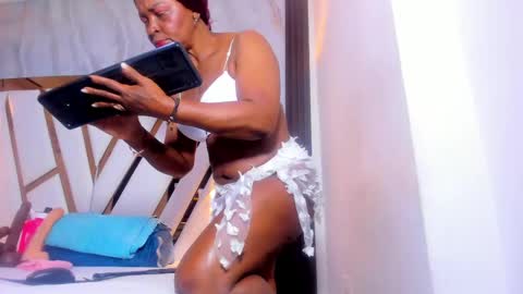 Snapshot of lola_hornei chatting on September 23, 2025, 11:24 am Lola online show from September 23, 2025, 11:24 am