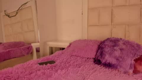 Snapshot of lola_js chatting on October 27, 2025, 12:53 pm lola_js online show from October 27, 2025, 12:53 pm