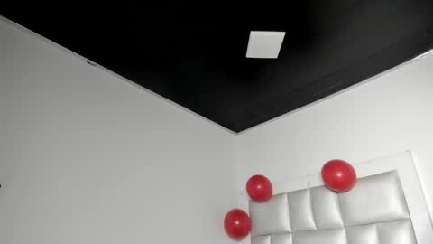 lola_js online show from April 24, 2026, 11:56 am