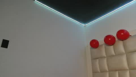lola_js online show from May 18, 2026, 12:11 pm