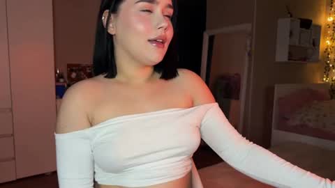 lola_razee online show from June 20, 2026, 10:34 pm