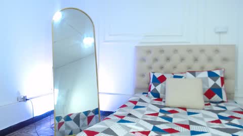 lola red online show from December 18, 2025, 10:54 am