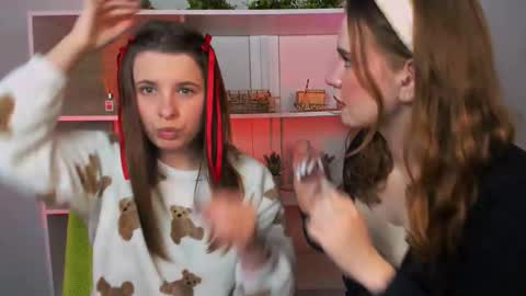 Snapshot of lola_swon chatting on October 24, 2025, 7:10 pm Lola online show from October 24, 2025, 7:10 pm