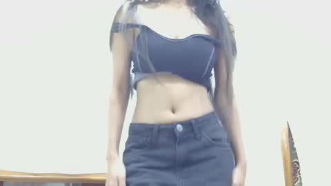lolaa online show from January 23, 2025, 5:52 pm