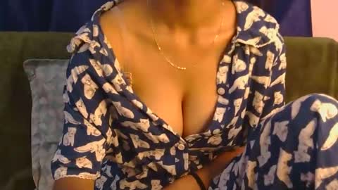 lolaa online show from May 3, 2026, 5:35 am