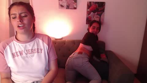 lolaandcamille online show from February 24, 2025, 9:52 pm
