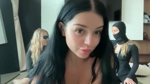 Snapshot of lolaap0pp chatting on March 22, 2026, 4:05 am Lola online show from March 22, 2026, 4:05 am