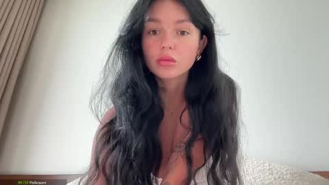 Lola online show from May 22, 2026, 3:35 am