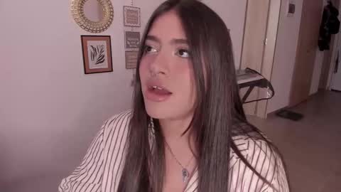 lolaasmith_21 online show from November 7, 2025, 7:47 pm