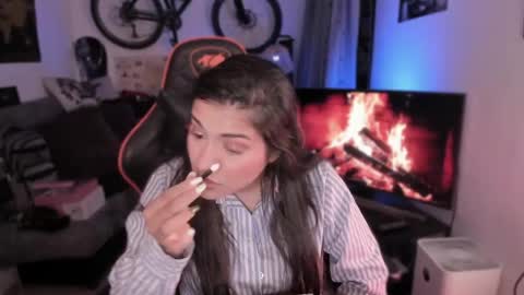 Snapshot of lolaasmith_21 chatting on April 10, 2026, 8:57 pm lolaasmith_21 online show from April 10, 2026, 8:57 pm