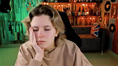 Snapshot of lolaasmus chatting on December 11, 2024, 5:00 am I consider myself the god Loki but life just calls me LOL online show from December 11, 2024, 5:00 am