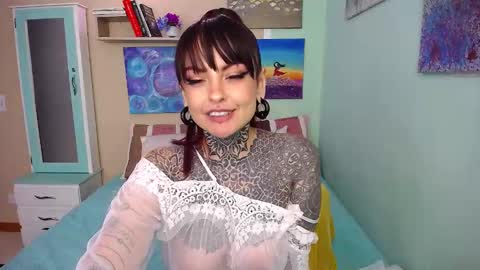 Lola online show from December 31, 2024, 8:56 pm
