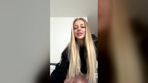 lolacutiex online show from May 28, 2026, 11:29 am