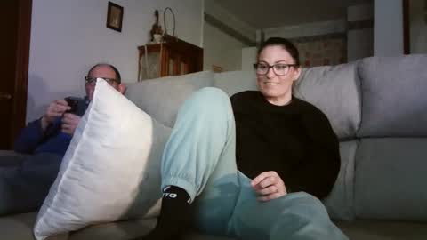 Snapshot of lolahueso chatting on March 10, 2026, 4:01 pm LOLA HUESO y ERIC online show from March 10, 2026, 4:01 pm